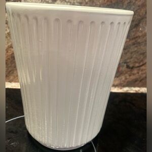 Elegant 6 1/2” ceramic fluted cream plant pot